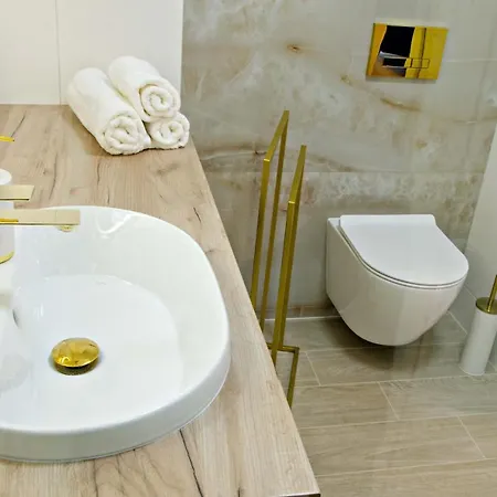 Cherub Apartment *